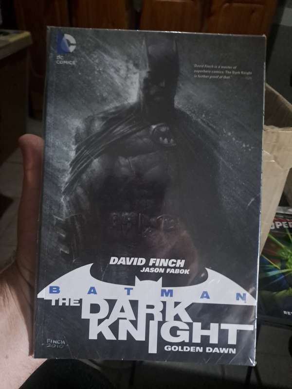 Batman The Dark Knight Golden Dawn [ISBN 9781401238285] (DC)