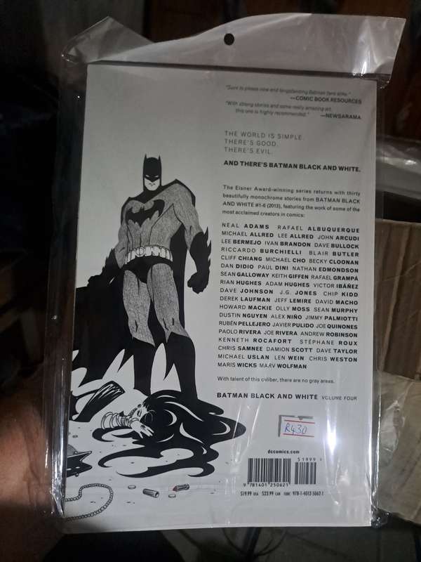 Batman Black And White Vol.4 [ISBN 9781401250621] (DC)