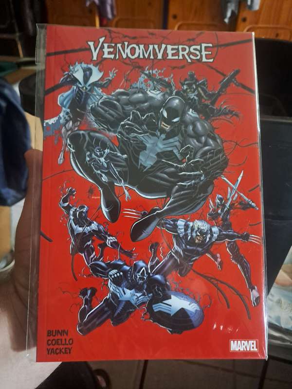 Venomverse [ISBN 9781302909345] (Marvel)