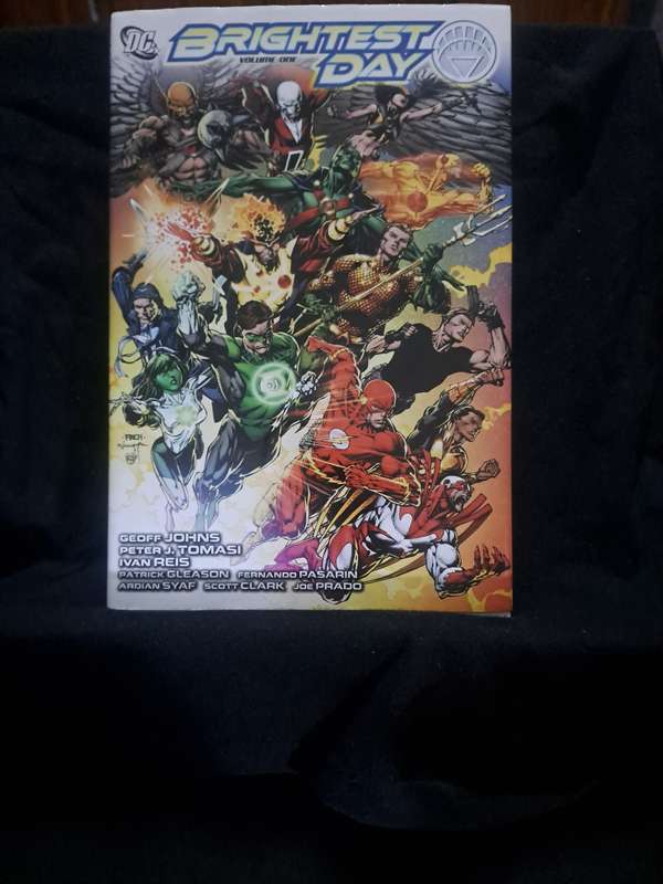 Brightest Day Vol.1 [ISBN 9781401229665] (DC COMICS)