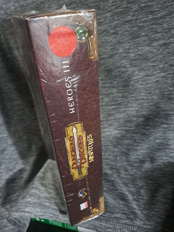 Sealed Dungeons And Dragons miniatures Heroes 3