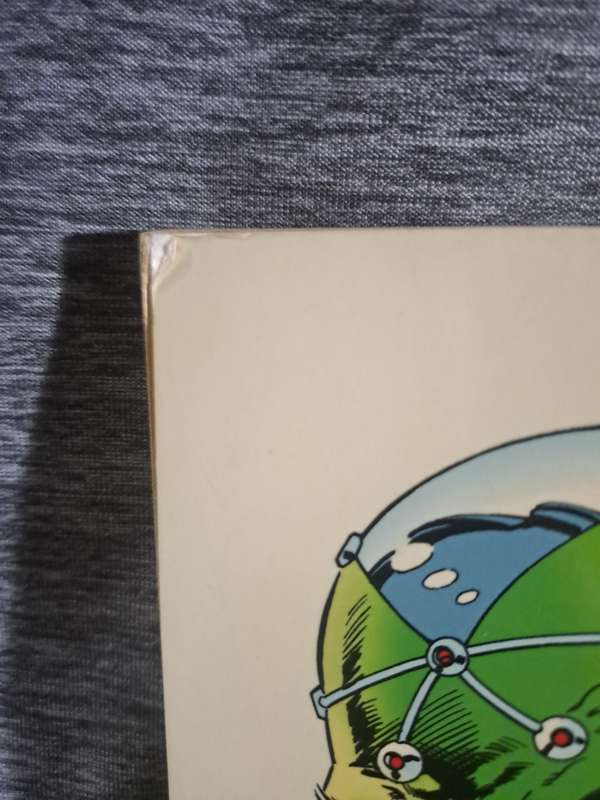 Superman: Panic In The Sky [ISBN 1563890941] (DC Comics) (please note it has slight damage on cover)