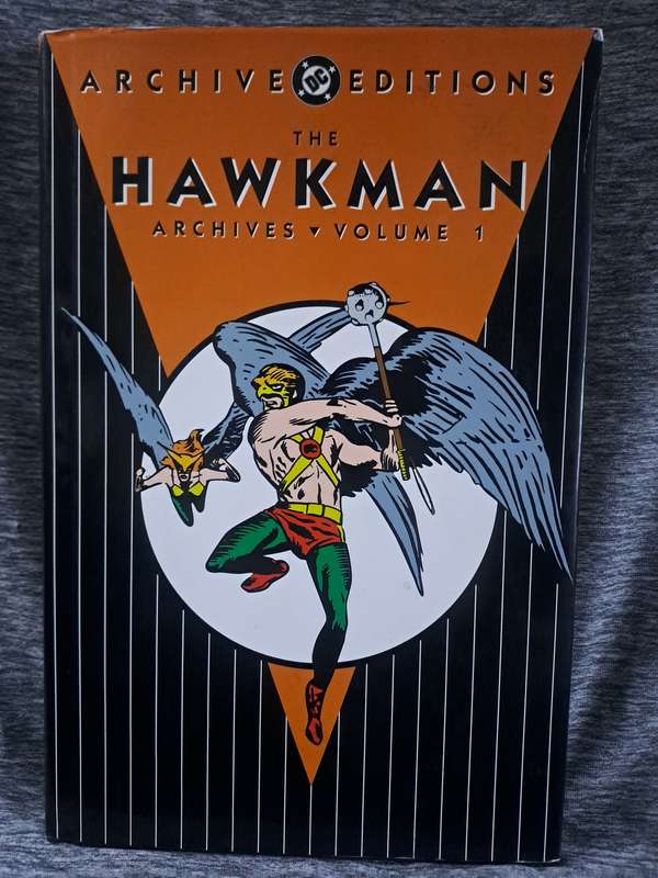 The Hawkman: Archives Vol 1 [ISBN 1563896117](DC Comics) (slight tear on dust jacket)