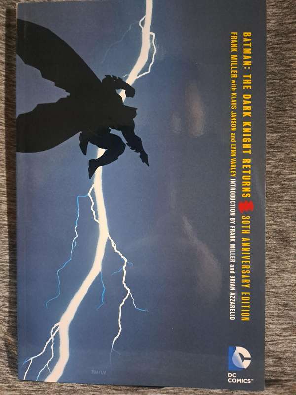 Batman:The Dark Knight Returns 30th Anniversary Edition [ISBN 9781401263119](DC Comics)
