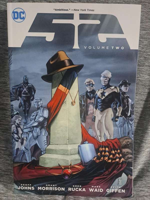 52 Volume Two [ISBN 9781401265649](DC Comics)