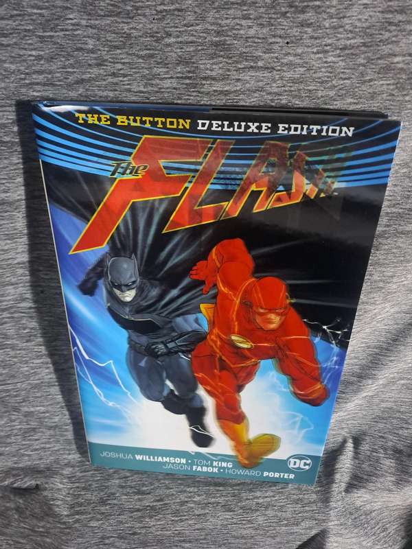 Batman/The Flash:The Button Deluxe Edition [ISBN 9781401276799](DC Comics)