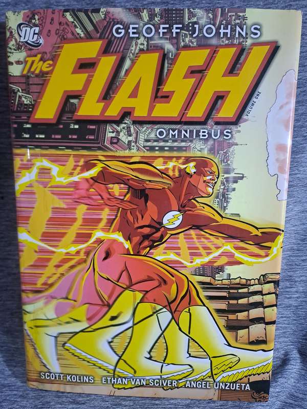 The Flash Vol.1 Omnibus [ISBN 9781401230685)(DC Comics)(slight damage on dust jacket)