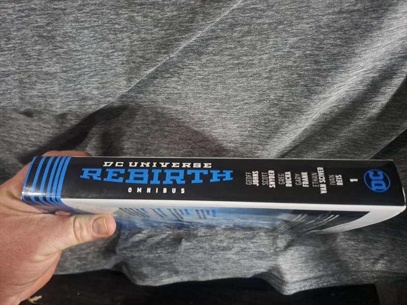 DC Universe Rebirth Omnibus No.1 [ISBN 9781401267421](DC Comics)