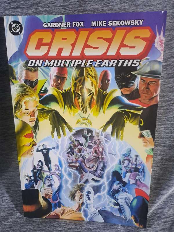 Crisis On Multiple Earths [ISBN 1563898950](DC Comics)