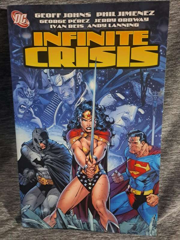 Infinite Crisis [ISBN 9781401210601] (DC Comics)