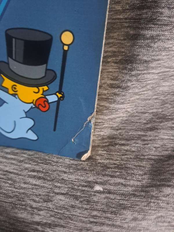 Simpsons Comics Royale [ISBN 0007118546](tear on front cover)