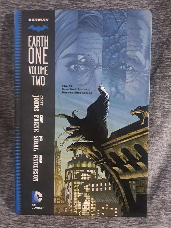 Batman Earth One Volume Two [ISBN 9781401241858](DC Comics)