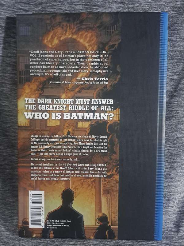 Batman Earth One Volume Two [ISBN 9781401241858](DC Comics)