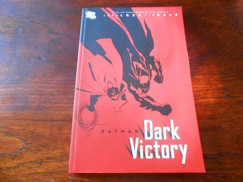 Batman DarkVictory [ISBN9781563898686] (DC Comics )