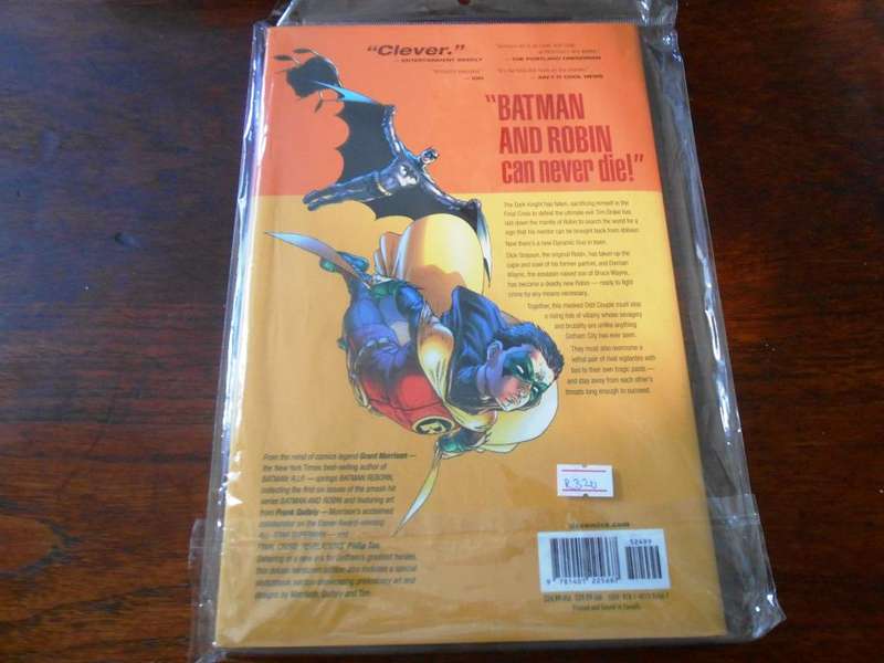 Batman & Robin The Deluxe Edition Hard Cover [ISBN9781401225667] (DC Comics )
