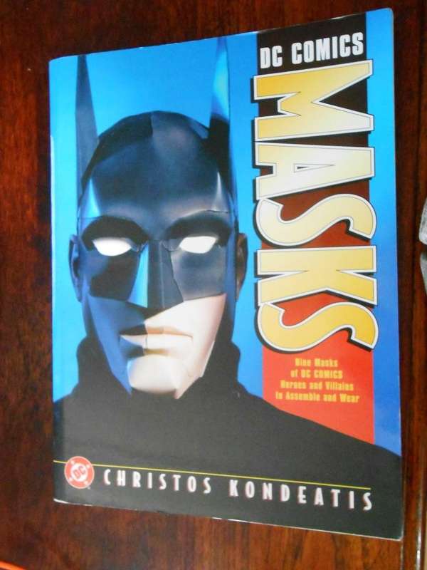 Masks [ISBN 9780821224342]  (DC Comics)