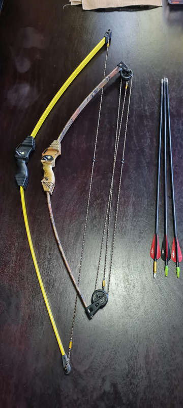 2x Kids bow and arrow set