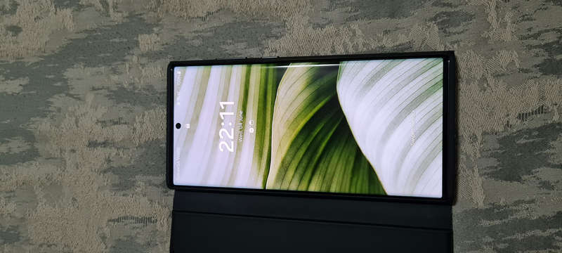 Samsung Galaxy S22 Ultra (Mint condition)