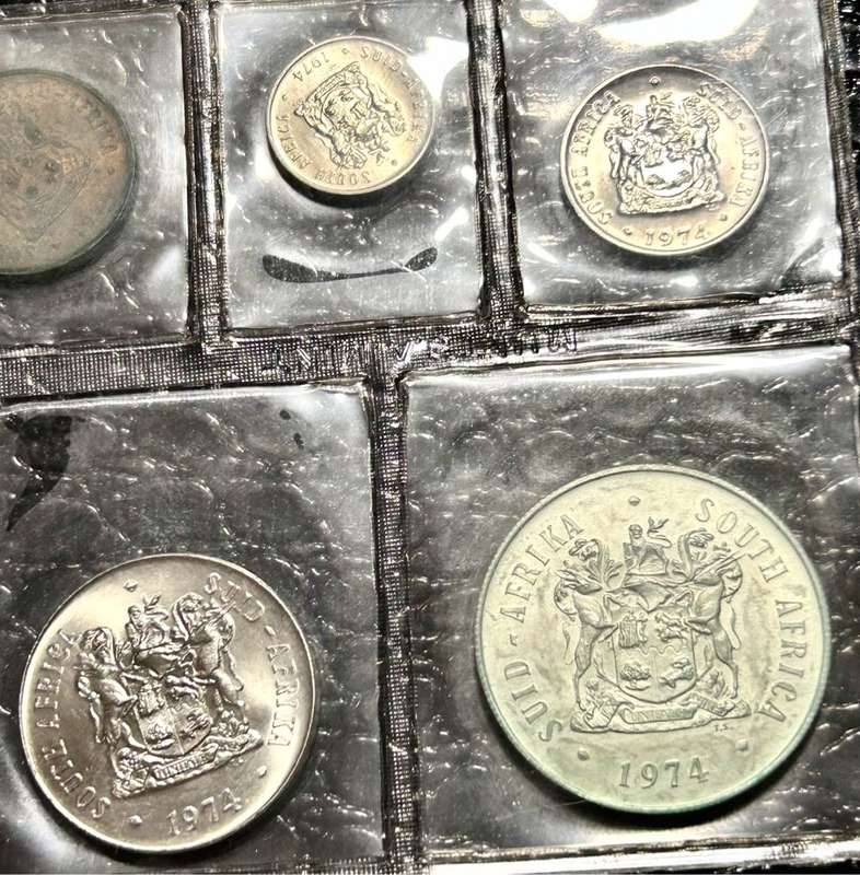 1974 UNC MINTPACK WITH COLLECTABLE R1 and 1/2CENT