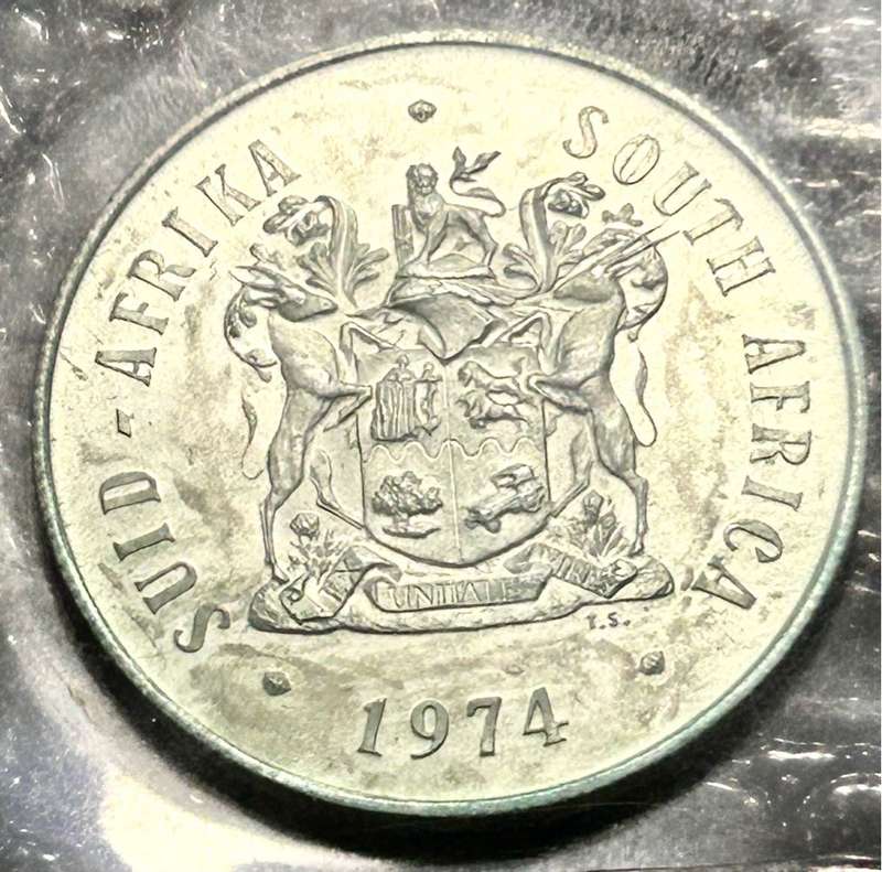 1974 UNC MINTPACK WITH COLLECTABLE R1 and 1/2CENT