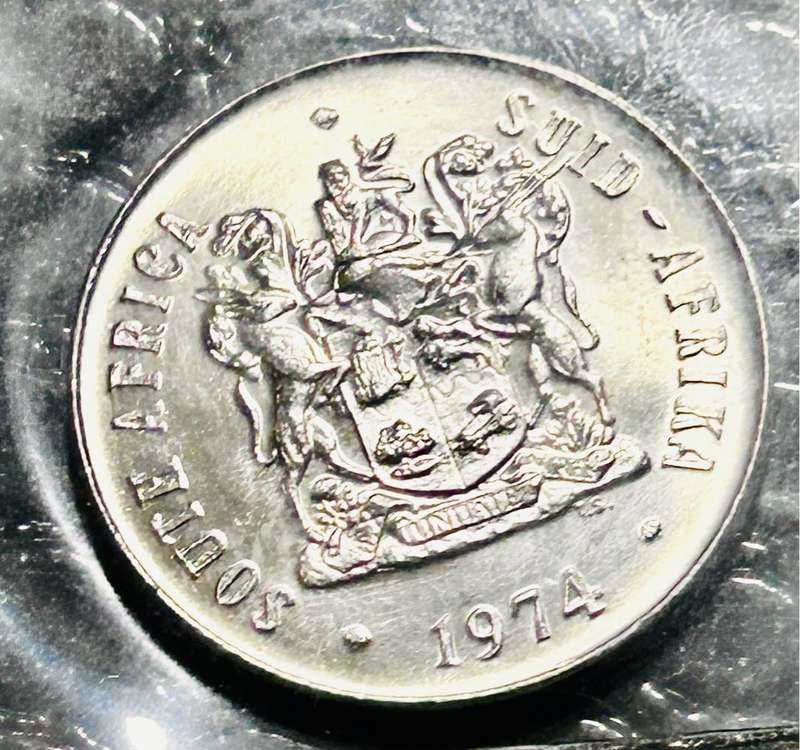1974 UNC MINTPACK WITH COLLECTABLE R1 and 1/2CENT