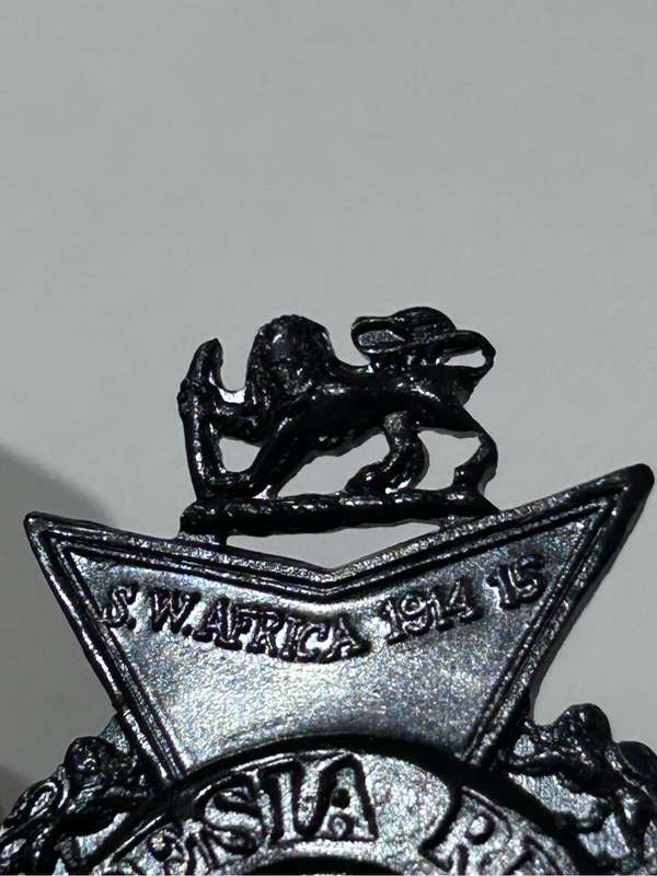 The Rhodesia Regiment hat badge 1972  1980 see images
