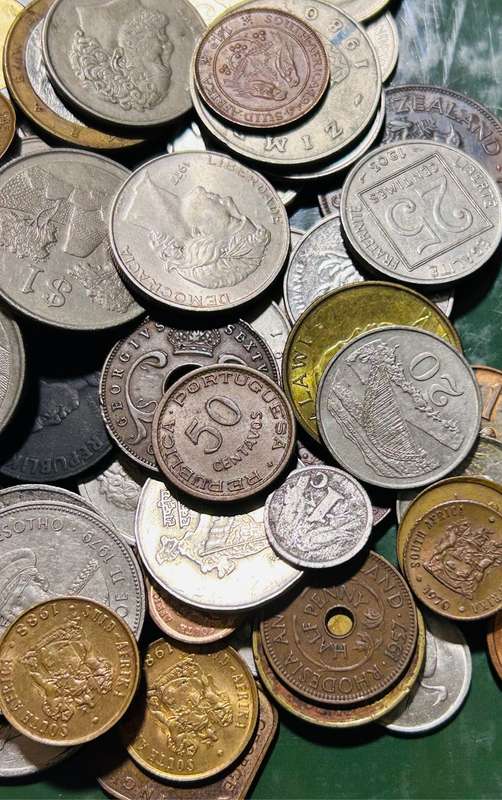 MIX LOT (100) HIGH QUALITY UNC,ERRORS,SCARES AND PROOF WORLD AND S.A COINS