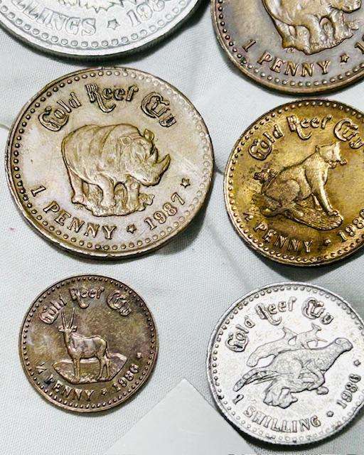 PAUL KRUGER GOLD REEF CITY TOKEN - SCARES 1991 - 1 POND UNCIRCULATED AND 1892 1PENNY DAMAGED