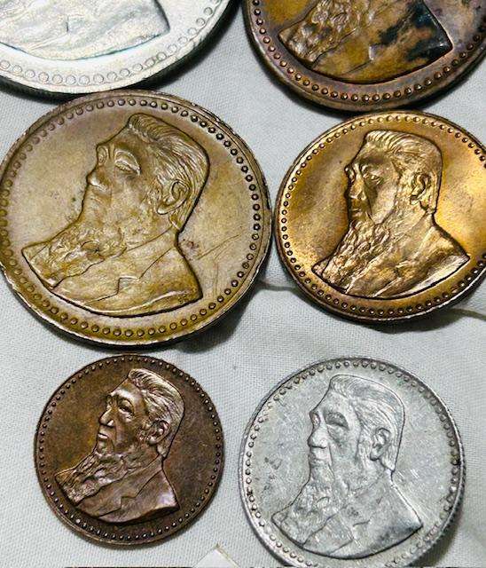 PAUL KRUGER GOLD REEF CITY TOKEN - SCARES 1991 - 1 POND UNCIRCULATED AND 1892 1PENNY DAMAGED