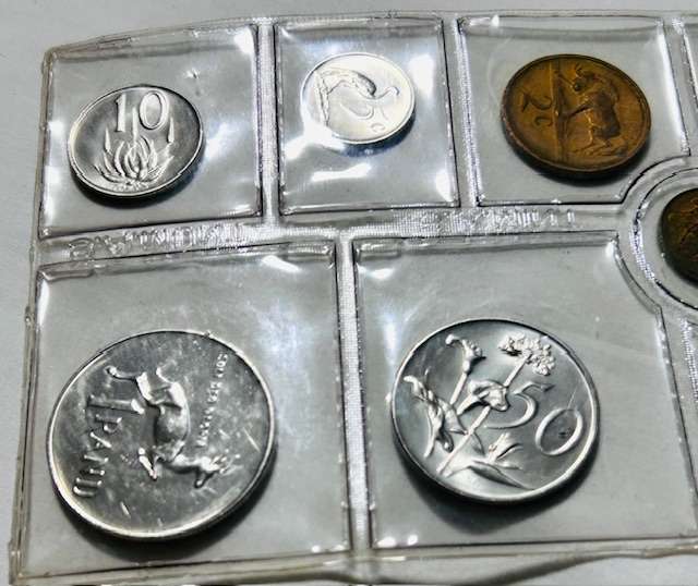 1977 (R1-1/2c) MINT PACK SOUTH AFRICA UNCIRCULATED COINS AS FROM MINT