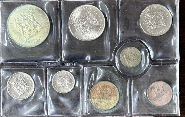 1974 South Africa (UNC) Mint Pack Set (Silver R1) Mintage ONLY 20,000