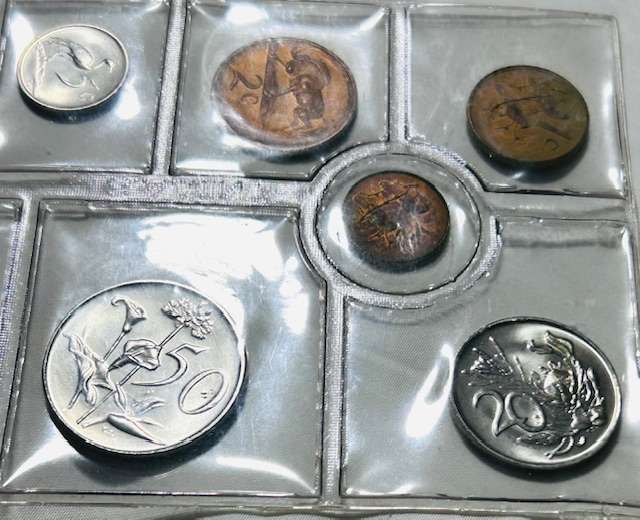 1977 (R1-1/2c) MINT PACK SOUTH AFRICA UNCIRCULATED COINS AS FROM MINT