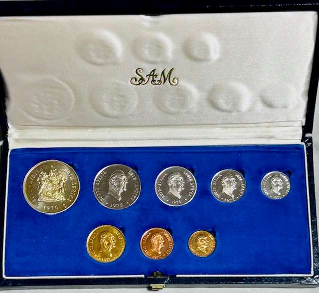 1976 PROOF SET WITH SILVER ONE RAND IN PRESTINE CONDITION, A BEAUTY