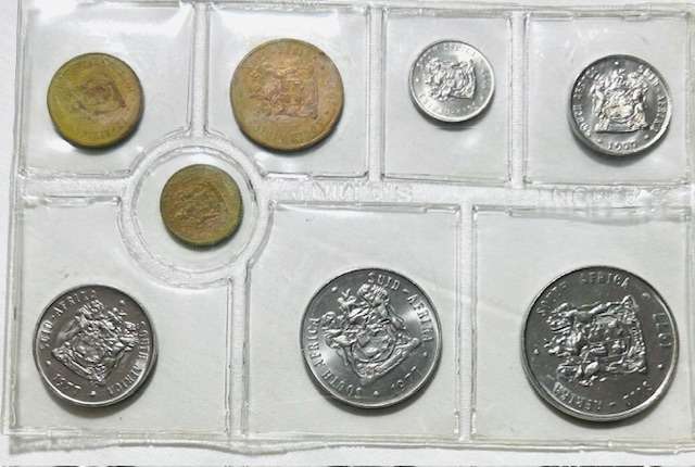 1977 (R1-1/2c) MINT PACK SOUTH AFRICA UNCIRCULATED COINS AS FROM MINT