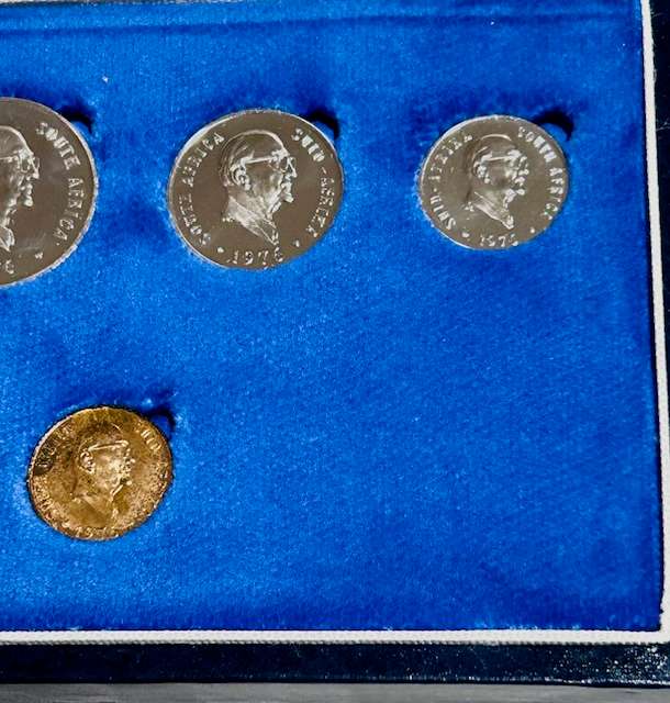 1976 PROOF SET WITH SILVER ONE RAND IN PRESTINE CONDITION, A BEAUTY