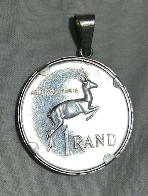 1966 ONE RAND IN PENDANT AS JEWELLARY PIECE (COIN 80 % SILVER PENDANT 925 SILVER)