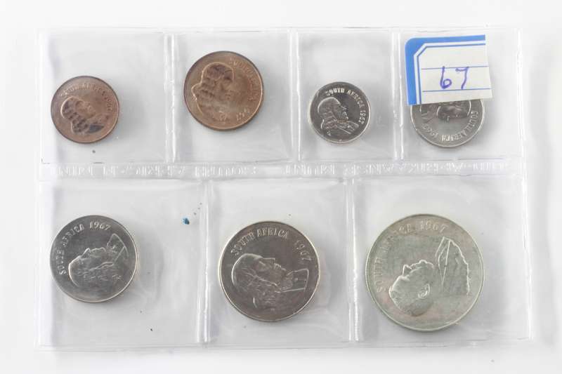 1967 English South Africa (UNC) Uncirculated Mint Pack Set (Silver R1) **Mintage ONLY 20,000**