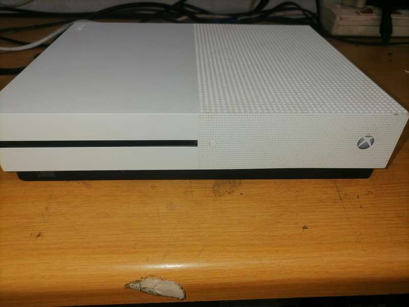 Xbox 1 s 1TB on auction