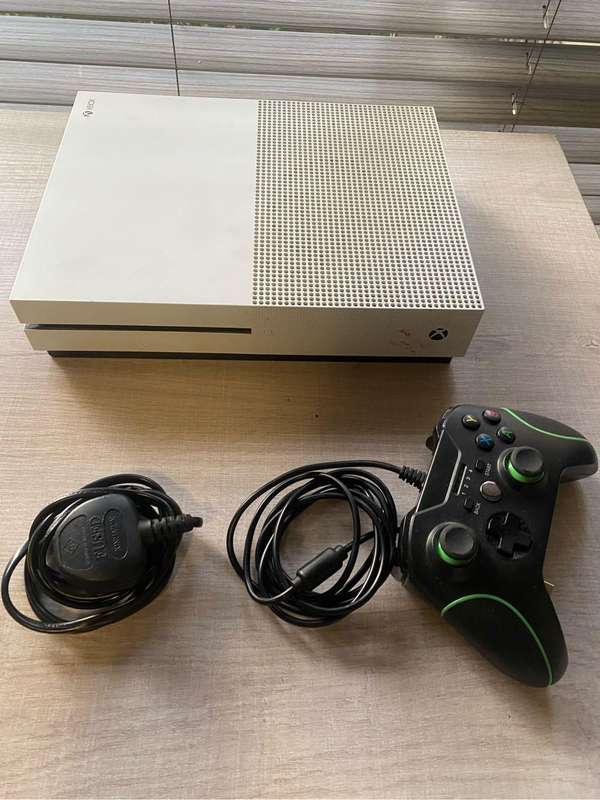 XBOX ONE S (READ)