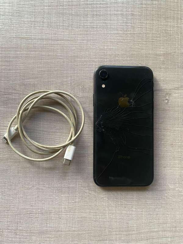 IPHONE XR BLACK 64GB