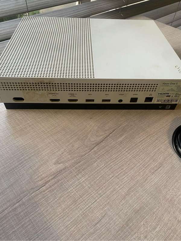 XBOX ONE S (READ)