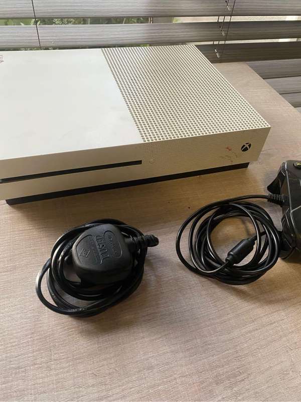 XBOX ONE S (READ)