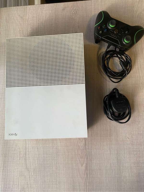 XBOX ONE S (READ)