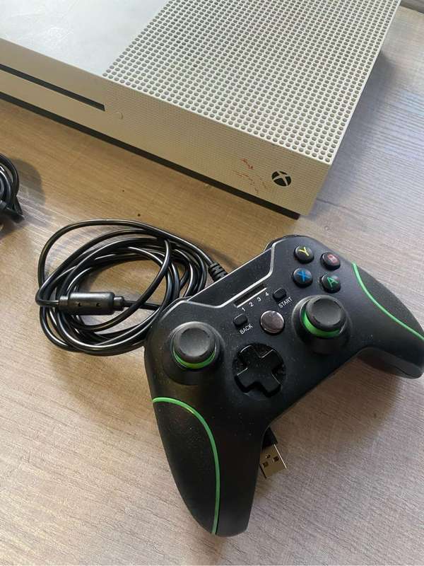 XBOX ONE S (READ)