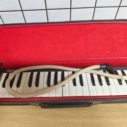 Vintage Suzuki 32-key alto Melodica with a hard case.