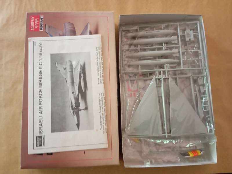 Scaled Model Kit 1:48 - Mirage III-C - Academy Minicraft
