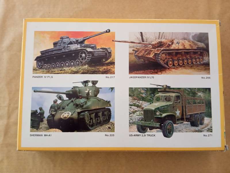 Scale Model Kit 1:35 - Soviet Field Howitzer SU-122 (M30) - Italeri