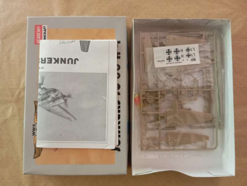 Scaled Model Kit 1:144 - Junkers JU-88 A-4 - Academy Minicraft