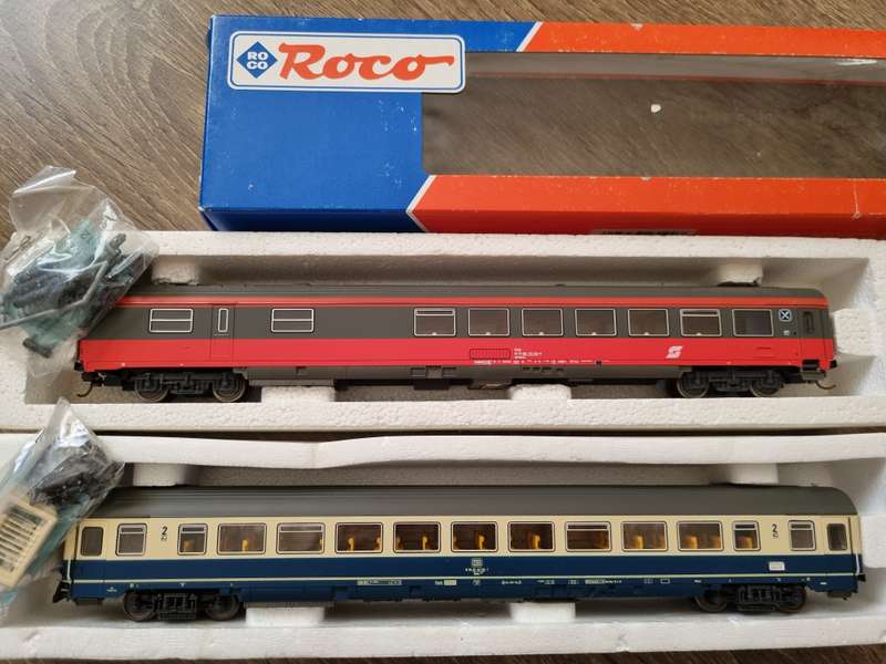 ROCO PASSENGER /DINING CARS - H0 SCALE