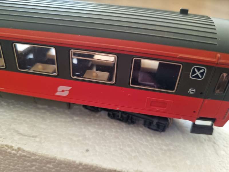 ROCO PASSENGER /DINING CARS - H0 SCALE